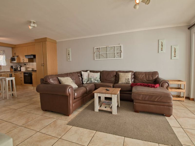 Ocean Views. Prime Location. Fully Furnished. Secure Living at Its Best. - Photo 10