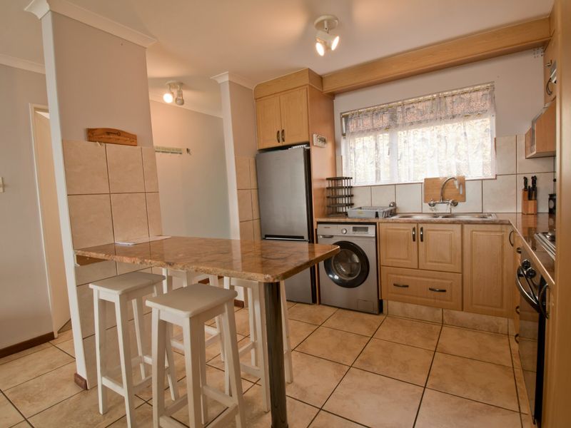 Ocean Views. Prime Location. Fully Furnished. Secure Living at Its Best. - Photo 8