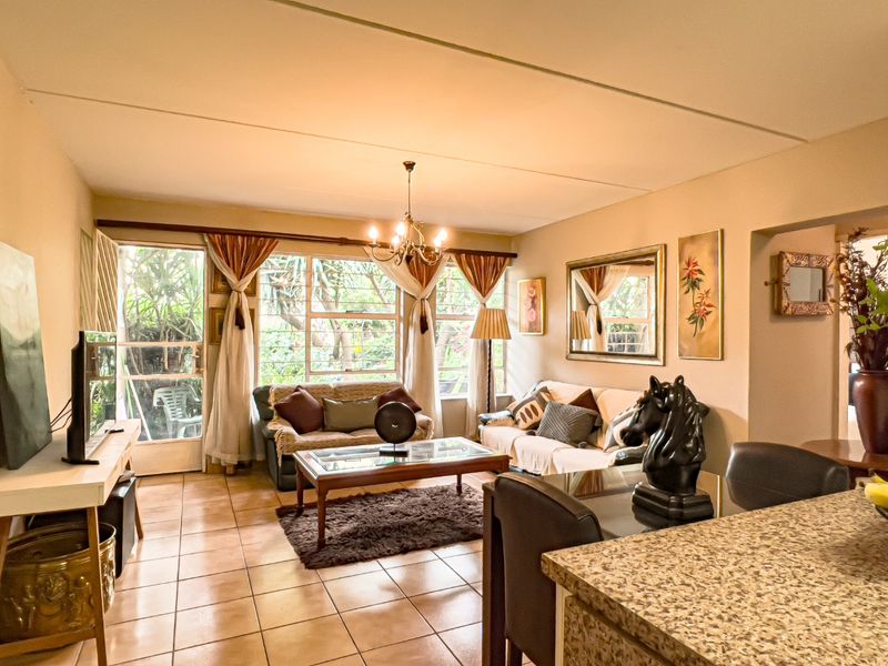 2 Bedroom Garden Unit For Sale in Bedford Gardens  - Photo 2