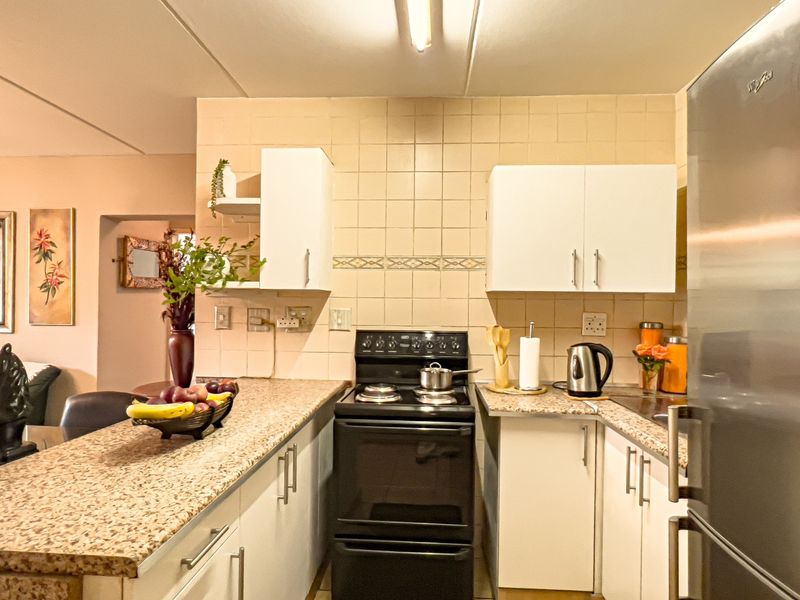 2 Bedroom Garden Unit For Sale in Bedford Gardens  - Photo 3