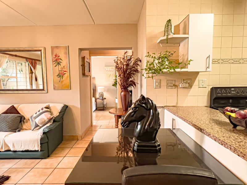 2 Bedroom Garden Unit For Sale in Bedford Gardens  - Photo 8