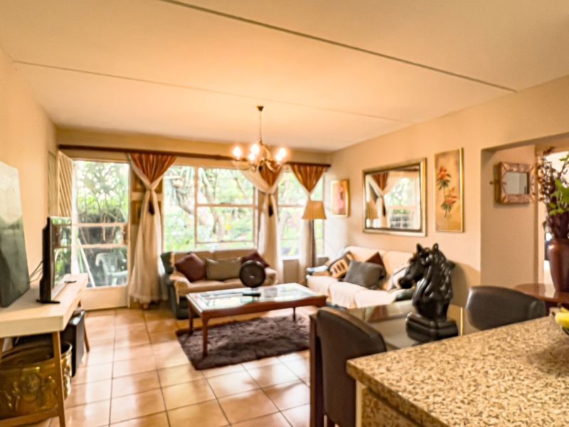 2 Bedroom Garden Unit For Sale in Bedford Gardens  - Photo 6