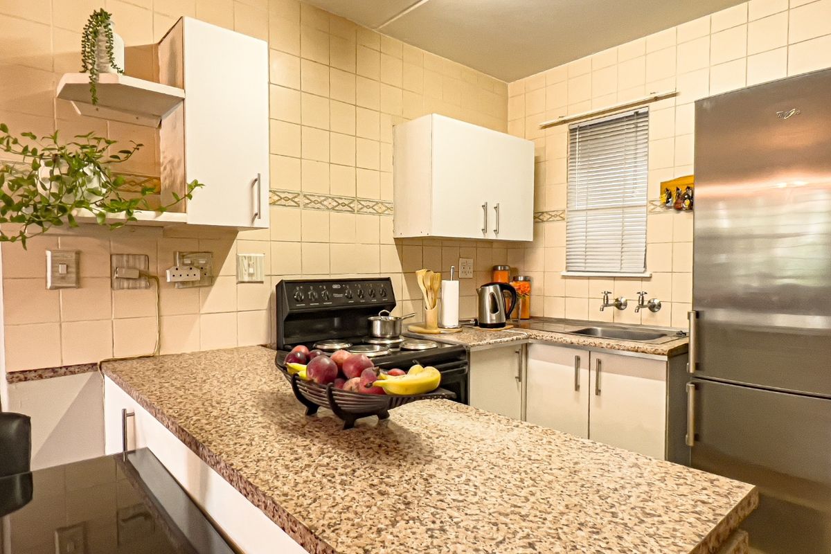 2 Bedroom Garden Unit For Sale in Bedford Gardens  - Photo 4