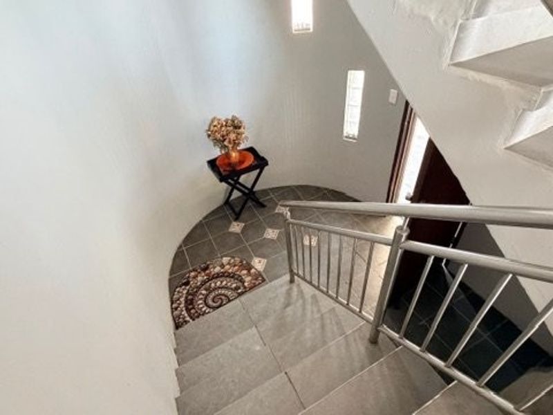 Elevated Family Home with Sweeping Ocean Views in Ramsgate - Photo 9