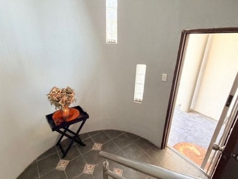 Elevated Family Home with Sweeping Ocean Views in Ramsgate - Photo 8