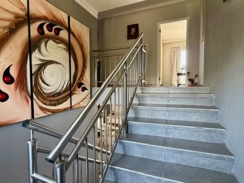 Elevated Family Home with Sweeping Ocean Views in Ramsgate - Photo 7