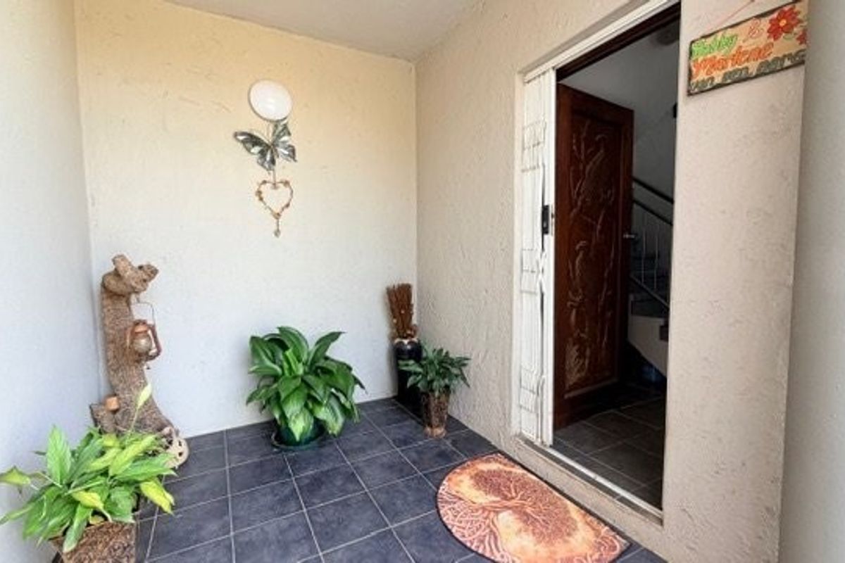 Elevated Family Home with Sweeping Ocean Views in Ramsgate - Photo 5