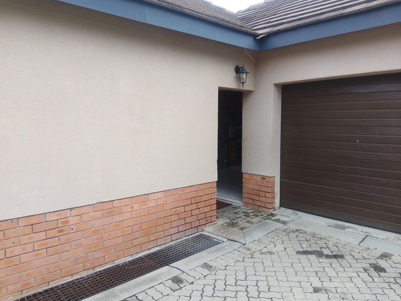 Modern 3-Bedroom Home with Double Garage in ELawini Life Estate - Photo 4