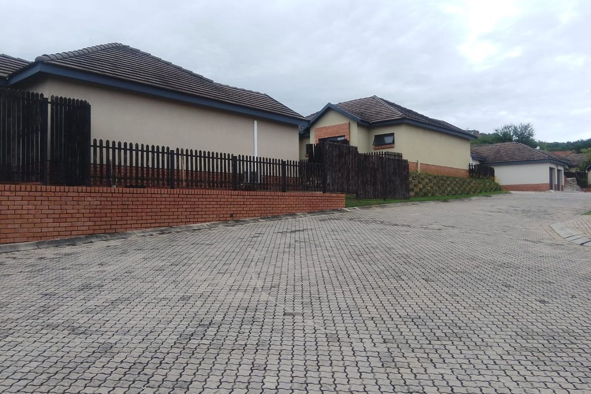 Modern 3-Bedroom Home with Double Garage in ELawini Life Estate - Photo 3