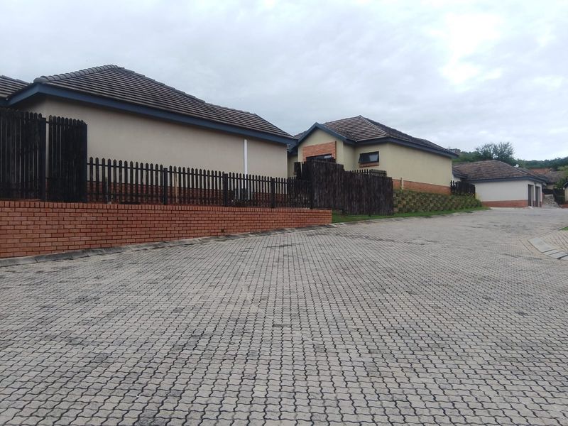 Modern 3-Bedroom Home with Double Garage in ELawini Life Estate - Photo 3