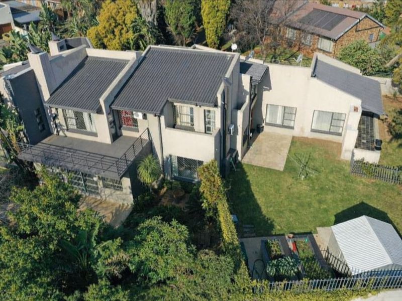 Elegant 500m2 Executive Residence with Private 1-Bedroom Income-Generating Flatlet – Rooihuiskraal, Centurion. - Photo 3