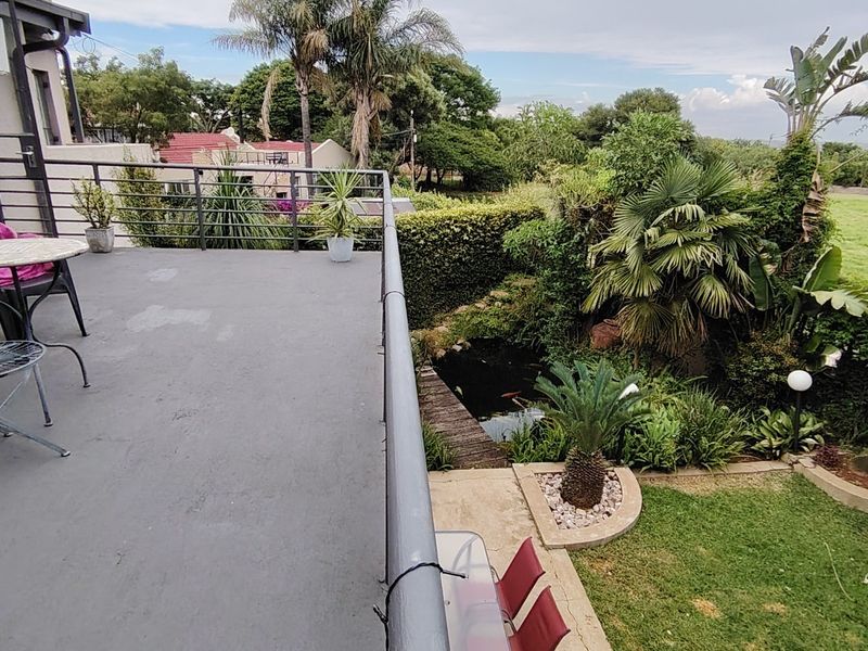 Elegant 500m2 Executive Residence with Private 1-Bedroom Income-Generating Flatlet – Rooihuiskraal, Centurion. - Photo 7