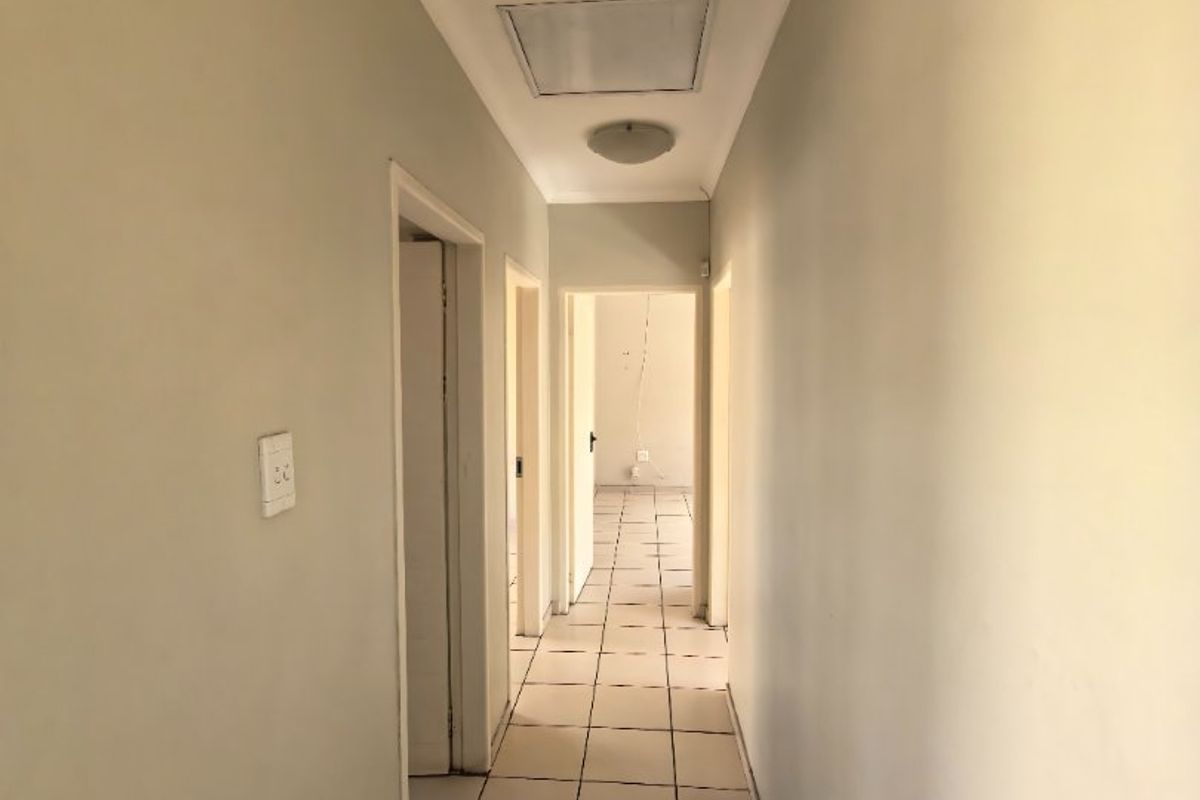 House to rent in a 24 hours security estate - Photo 4