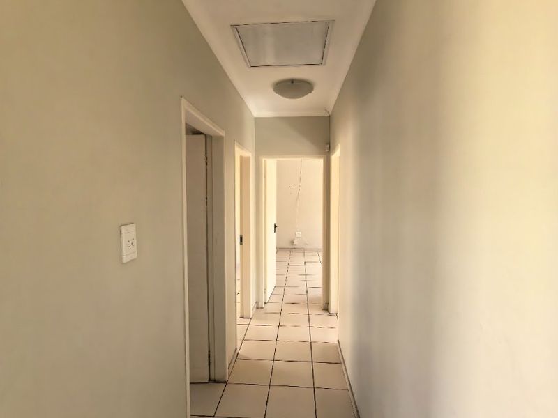 House to rent in a 24 hours security estate - Photo 4