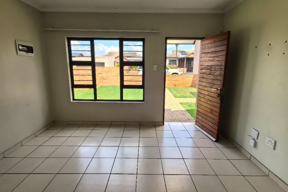 House to rent in a 24 hours security estate - Photo 3