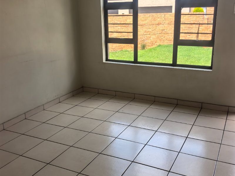 House to rent in a 24 hours security estate - Photo 9