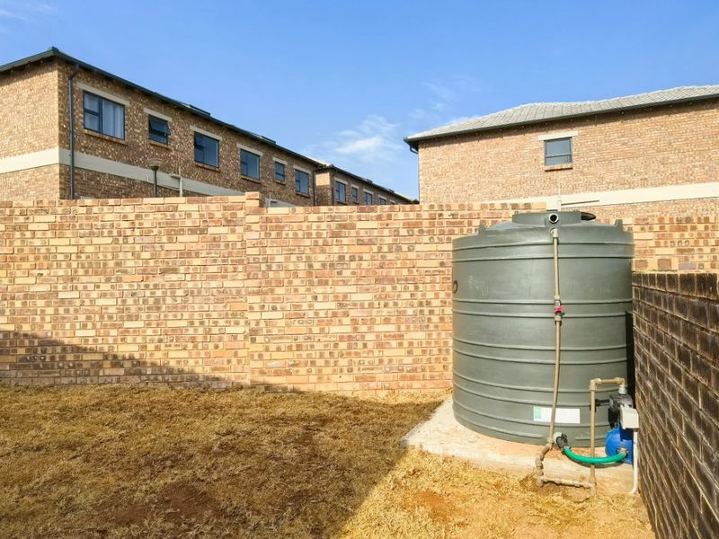 House to rent in a 24 hours security estate - Photo 3