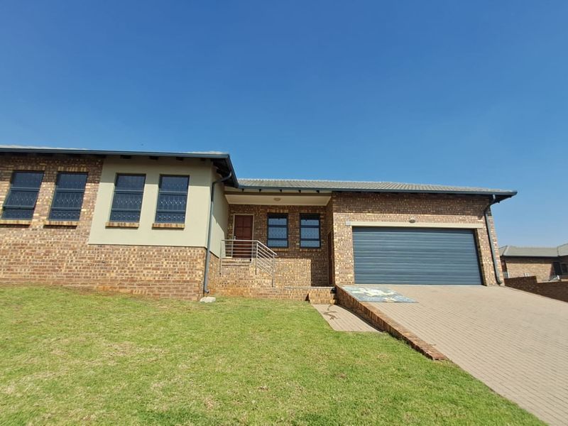 House to rent in a 24 hours security estate - Photo 2