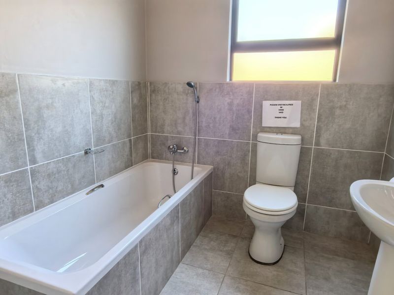 House to rent in a 24 hours security estate - Photo 10