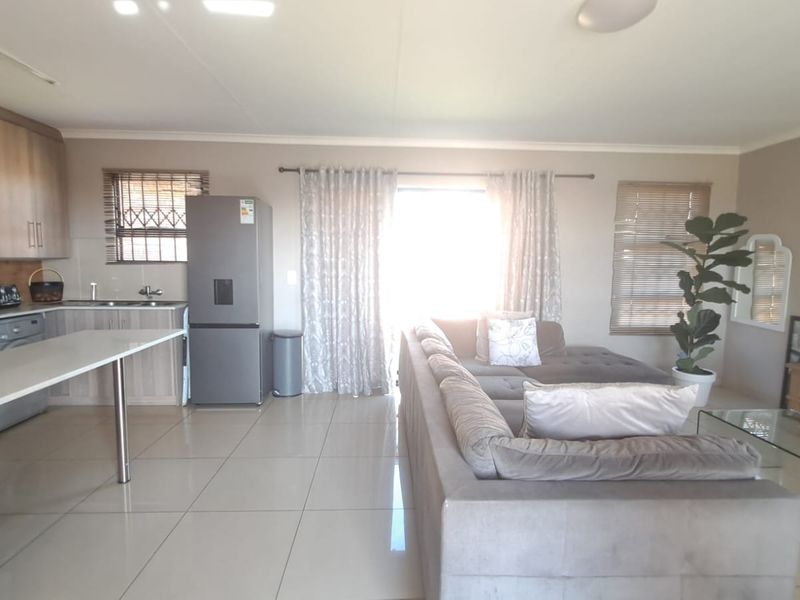 House to rent in a 24 hours security estate - Photo 7