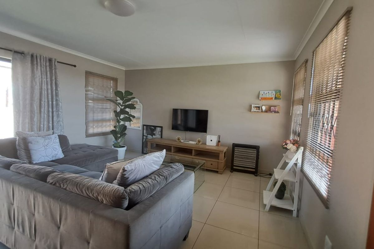 House to rent in a 24 hours security estate - Photo 5