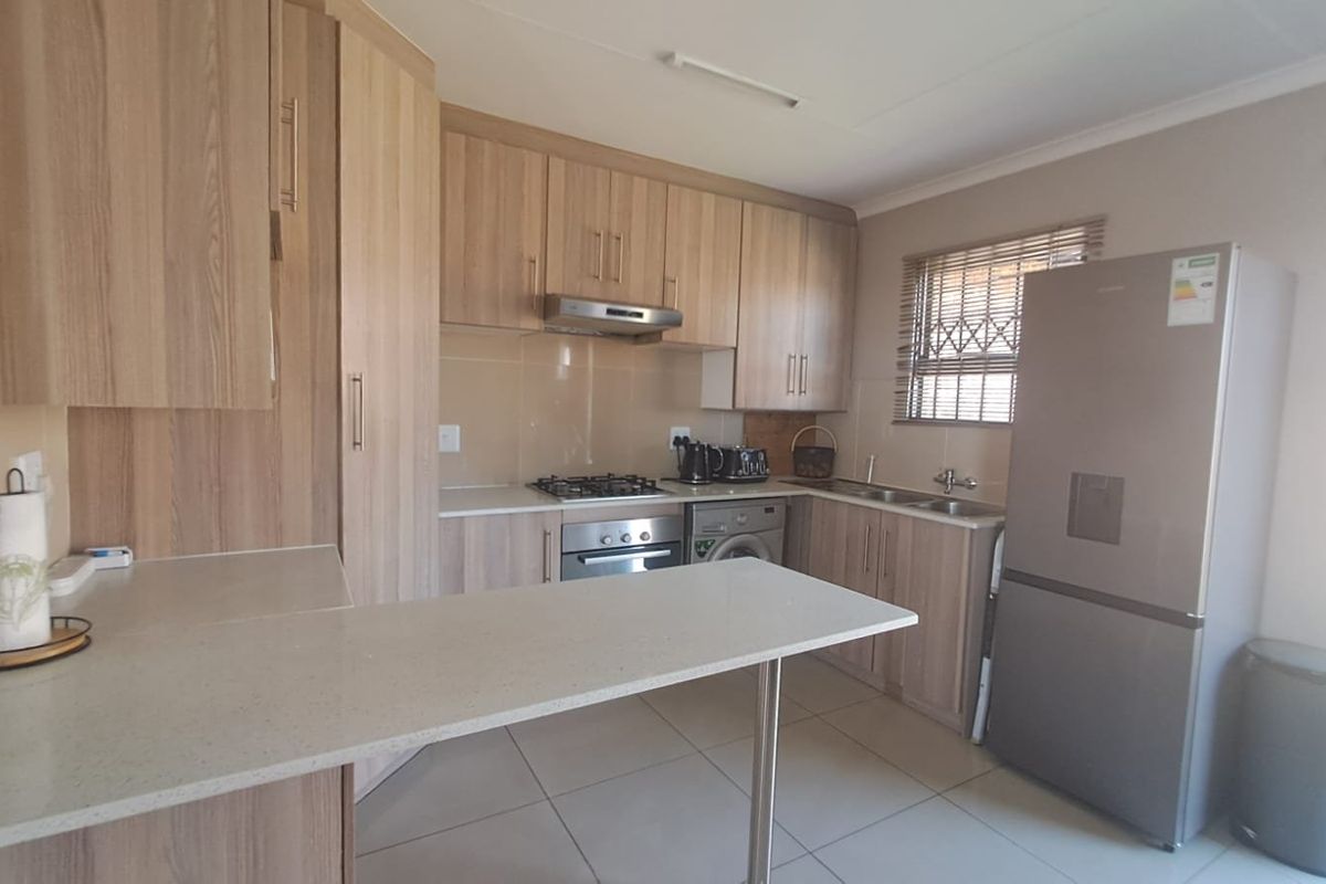 House to rent in a 24 hours security estate - Photo 4