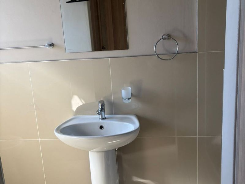 Available property to rent in a secure estate - Photo 4