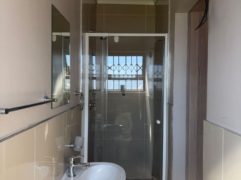 Available property to rent in a secure estate - Photo 5