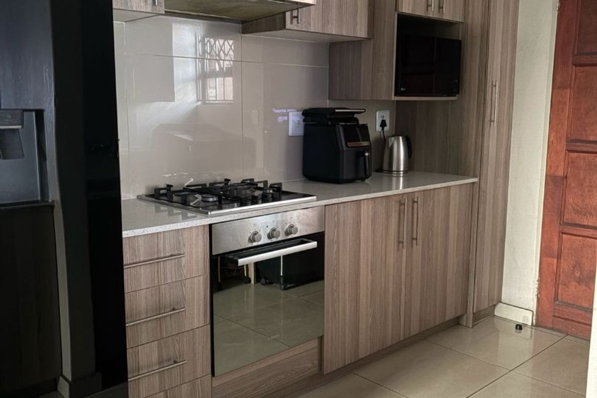 Available property to rent in a secure estate - Photo 3