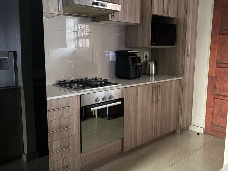 Available property to rent in a secure estate - Photo 3
