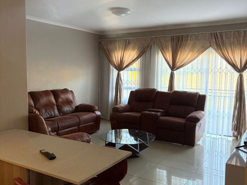 Available property to rent in a secure estate - Photo 2