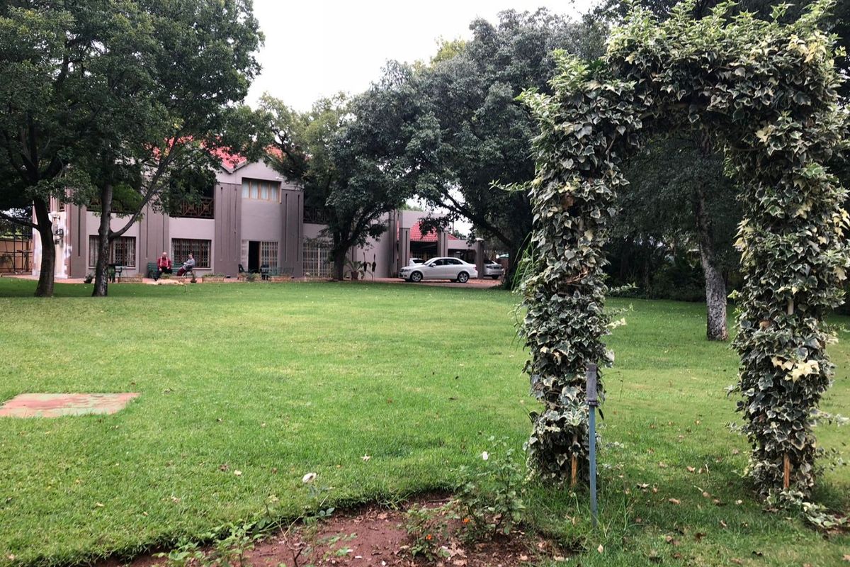 5 Bedroom house for sale in Stilfontein. - Photo 2