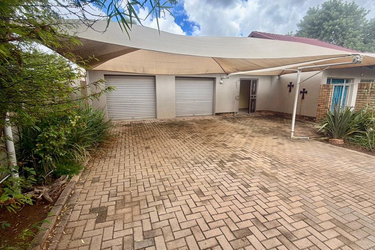 Beautiful 3-Bedroom Family Home - Photo 2