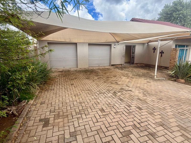 Beautiful 3-Bedroom Family Home - Photo 2