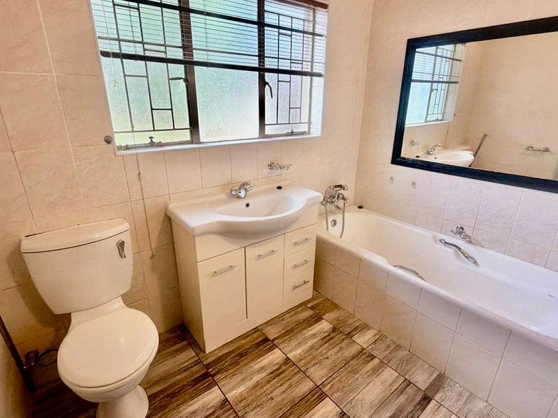 Beautiful 3-Bedroom Family Home - Photo 10