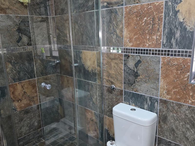 Spacious family home in a prime location in Wilkoppies. - Photo 7