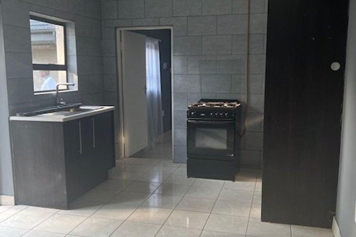 1 Bedroom Unit in Rhodesfield to rent - Photo 3