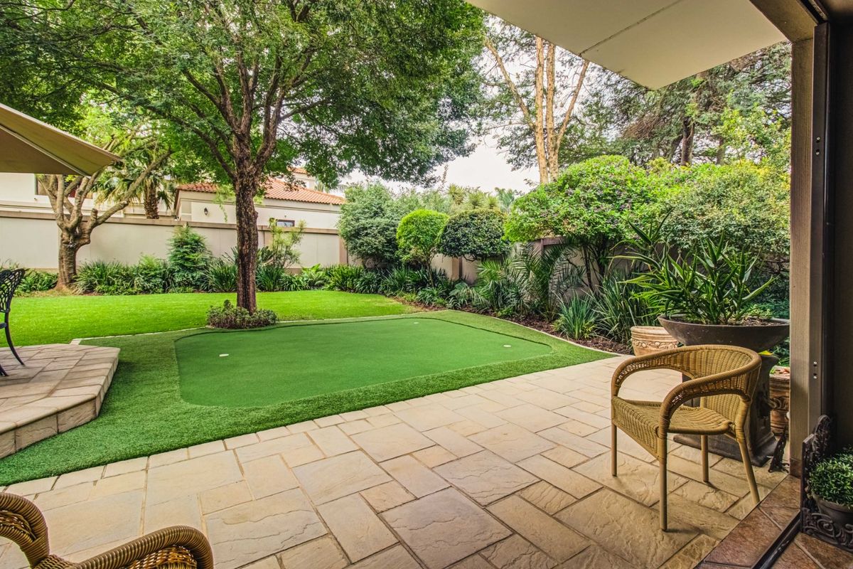 Elite Family Living Awaits   - Photo 2