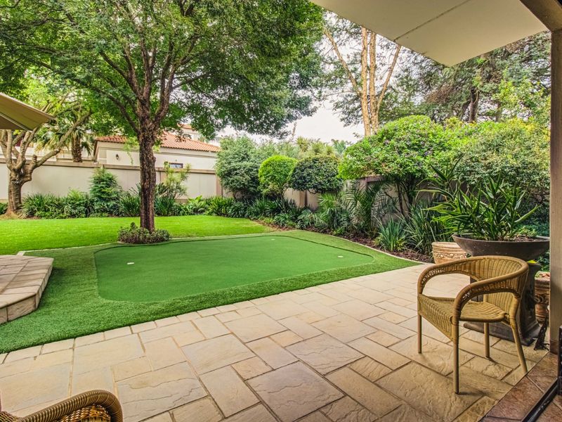 Elite Family Living Awaits   - Photo 2