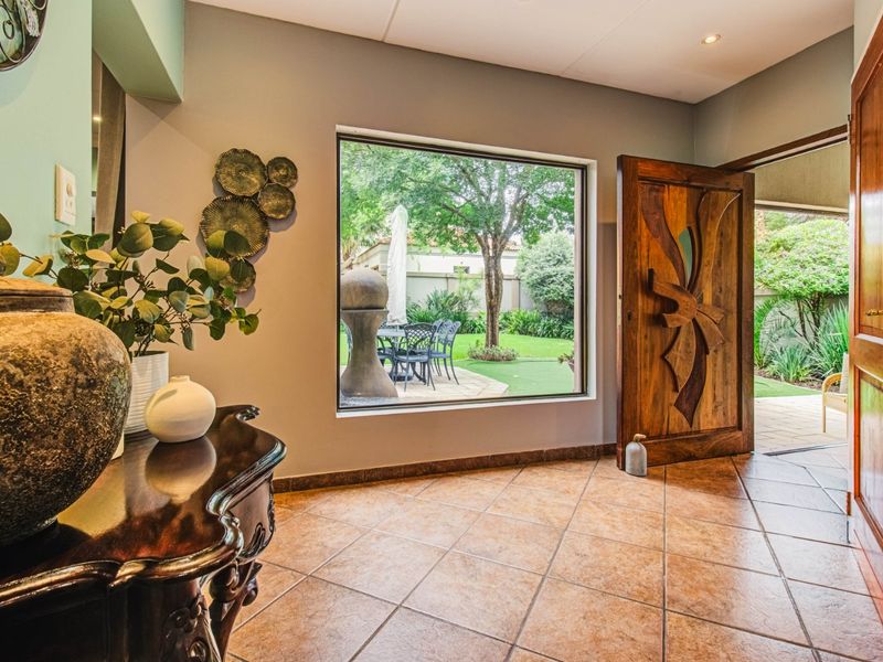 Elite Family Living Awaits   - Photo 3