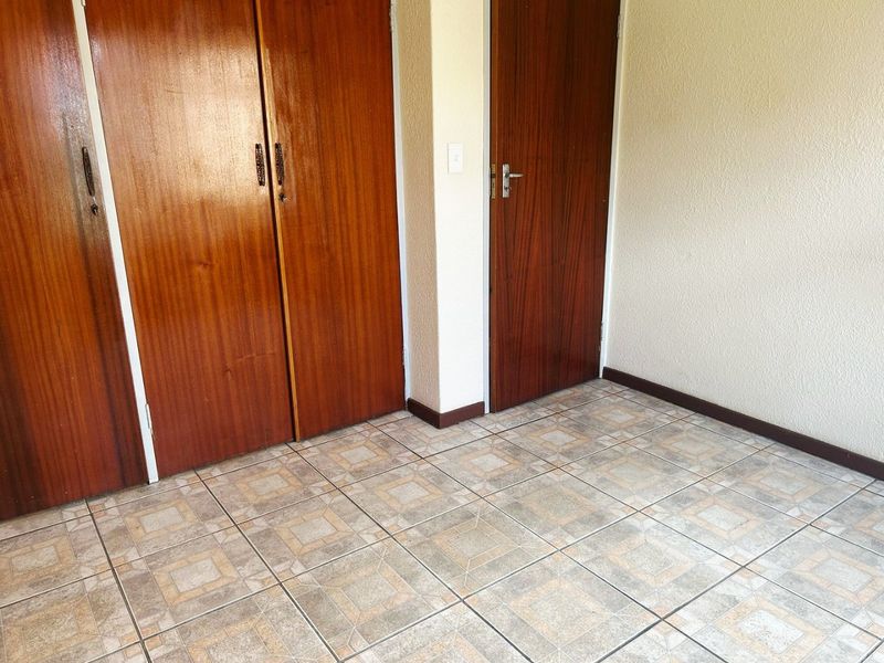 2 Bed Apartment in Stilfontein Ext 4, Stilfontein for Sale - Photo 10