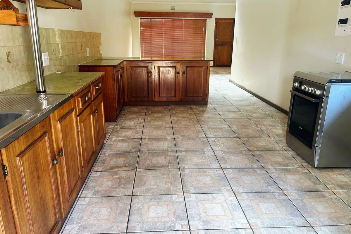 2 Bed Apartment in Stilfontein Ext 4, Stilfontein for Sale - Photo 3