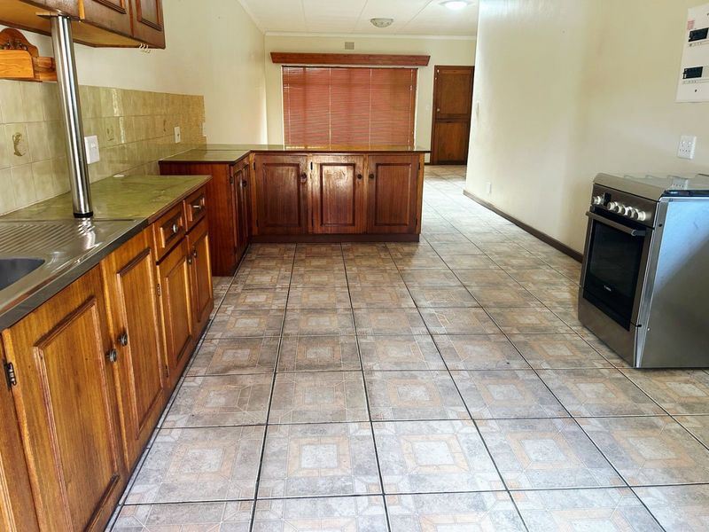 2 Bed Apartment in Stilfontein Ext 4, Stilfontein for Sale - Photo 3