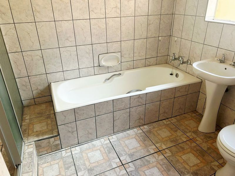 2 Bed Apartment in Stilfontein Ext 4, Stilfontein for Sale - Photo 8