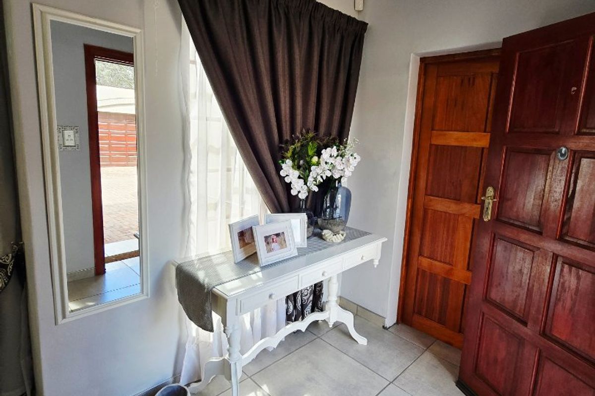 Luxurious Full-Title Townhouse – A Modern Masterpiece with Premium Upgrades - Photo 2