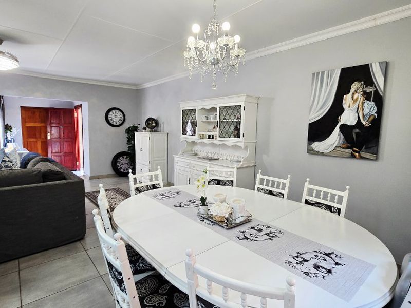 Luxurious Full-Title Townhouse – A Modern Masterpiece with Premium Upgrades - Photo 10