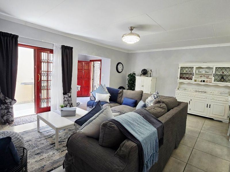 Luxurious Full-Title Townhouse – A Modern Masterpiece with Premium Upgrades - Photo 8