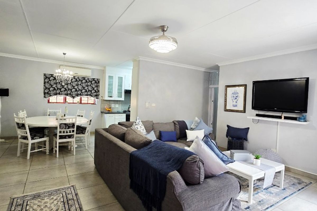 Luxurious Full-Title Townhouse – A Modern Masterpiece with Premium Upgrades - Photo 4