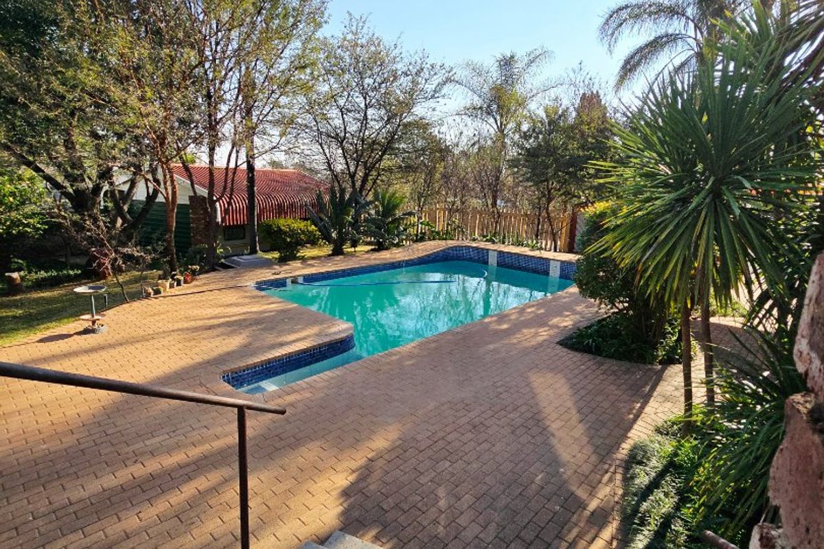 4 Bed House in Wilkoppies for Sale - Photo 2