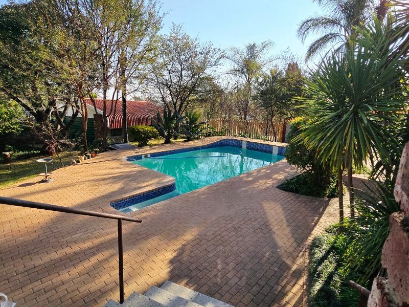 4 Bed House in Wilkoppies for Sale - Photo 2